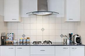 Cityside Hideaway Pool - Workstation - Markets