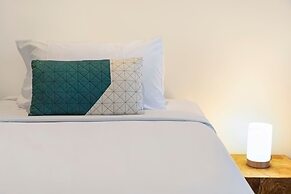 Cityside Hideaway Pool - Workstation - Markets