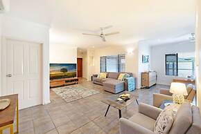 Cityside Hideaway Pool - Workstation - Markets