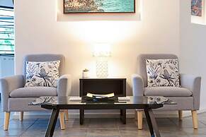 Cityside Hideaway Pool - Workstation - Markets