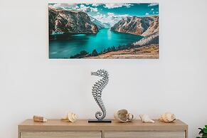 Cityside Hideaway Pool - Workstation - Markets