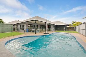 Cityside Hideaway Pool - Workstation - Markets