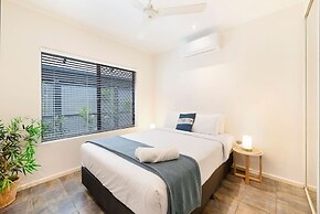 Cityside Hideaway Pool - Workstation - Markets