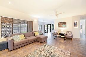 Cityside Hideaway Pool - Workstation - Markets