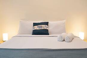 Cityside Hideaway Pool - Workstation - Markets