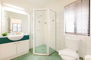 Cityside Hideaway Pool - Workstation - Markets