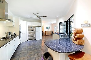 Cityside Hideaway Pool - Workstation - Markets