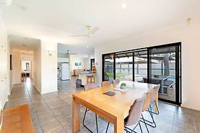 Cityside Hideaway Pool - Workstation - Markets