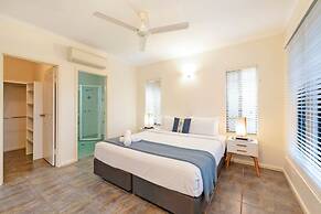 Cityside Hideaway Pool - Workstation - Markets