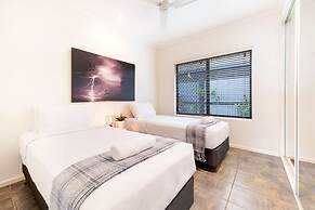 Cityside Hideaway Pool - Workstation - Markets