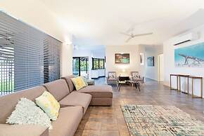 Cityside Hideaway Pool - Workstation - Markets