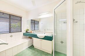 Cityside Hideaway Pool - Workstation - Markets