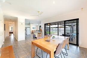 Cityside Hideaway Pool - Workstation - Markets