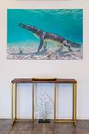 Cityside Hideaway Pool - Workstation - Markets