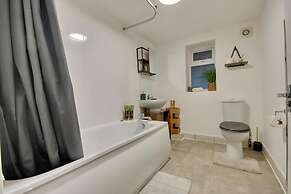 Southsea Apartment-Parking-Pool-Hot tub