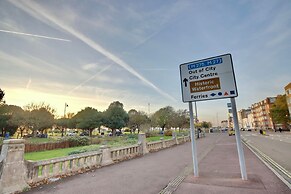 Southsea Apartment-Parking-Pool-Hot tub