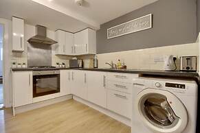 Southsea Apartment-Parking-Pool-Hot tub