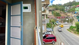 Room in Apartment - Antonios Cafe & Transient Homes Baguio