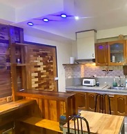 Room in Apartment - Antonios Cafe & Transient Homes Baguio