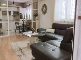 Trogir Downtown Apartments With Private Parking