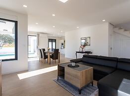 Dazzling Kaštel Novi Villa With Private Pool and Scenic Sea Views