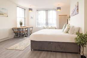Host Stay Harbour Lights