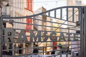 Host Stay Harbour Rest