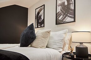 Host Stay Trafalgar Road