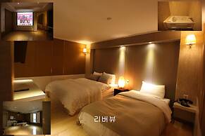 RIVER HOTEL NAMWON