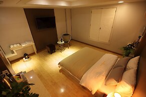 RIVER HOTEL NAMWON