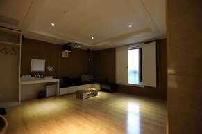 RIVER HOTEL NAMWON