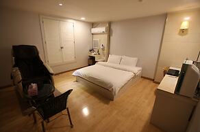 RIVER HOTEL NAMWON