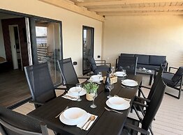 Tranquil Tides Drage Mobile Home With Terrace and Sea View