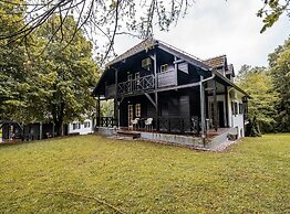 Rustic and Radiant Retreat Apartments With Terrace