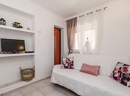 Charming One Bedroom Apartment Povljana