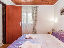 Charming One Bedroom Apartment Povljana