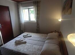 Charming One Bedroom Apartment Povljana