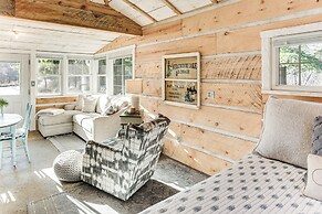 4 Mi to Main Street: Riverfront Minnesota Cabin