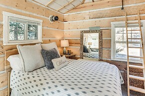 4 Mi to Main Street: Riverfront Minnesota Cabin