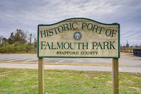 Walk to Beach: Historical Fredericksburg Home