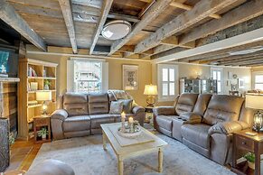 Walk to Beach: Historical Fredericksburg Home