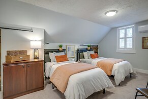 Walk to Beach: Historical Fredericksburg Home