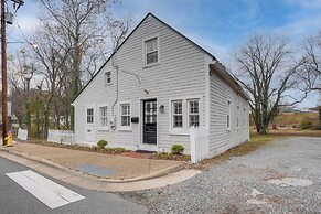 Walk to Beach: Historical Fredericksburg Home