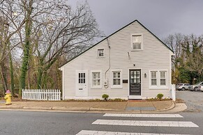 Walk to Beach: Historical Fredericksburg Home