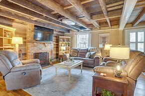 Walk to Beach: Historical Fredericksburg Home