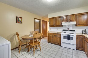2 Mi to Kansas State Fairgrounds: Cozy Apartment!