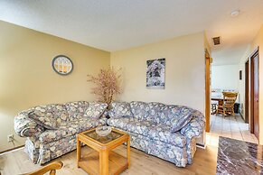 2 Mi to Kansas State Fairgrounds: Cozy Apartment!