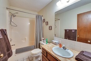 2 Mi to Kansas State Fairgrounds: Cozy Apartment!