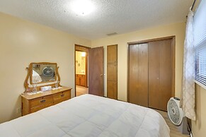 2 Mi to Kansas State Fairgrounds: Cozy Apartment!