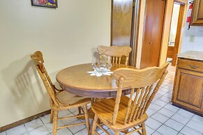 2 Mi to Kansas State Fairgrounds: Cozy Apartment!